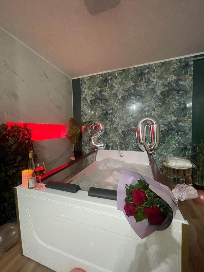 Jacuzzi Apartment بايا ماري المظهر الخارجي الصورة